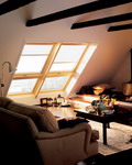 Der Austausch veralteter Dachfenster gegen neue Energiesparmodelle erhöht die Wärmedämmung und Dichtigkeit.