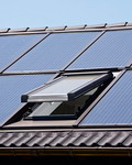 Roto Sunroof vereinigt Dachfenster, Solaranlage und Dach