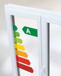 Das rechnet sich auf Dauer: Bei der Auswahl neuer Kunststofffenster sollte man auf höchste Energieeffizienz achten. Foto: djd/Weru 